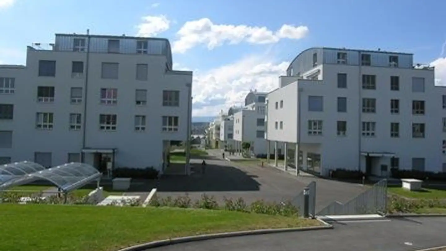 Überdachter Motorradparkplatz mieten - Allée Du Rionzi, 1028 Préverenges