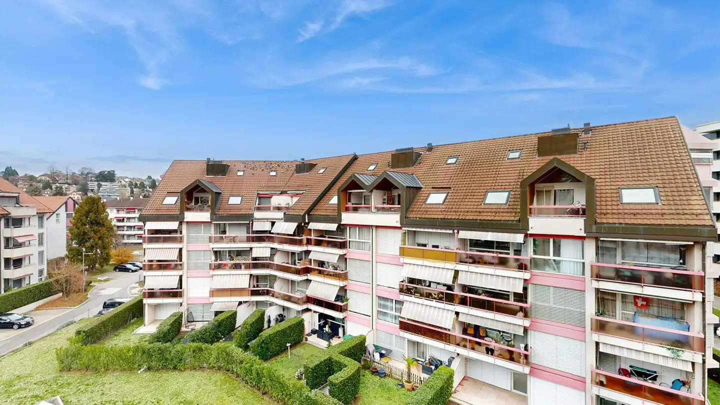 Indoor motorbike parking space for rent - Route D'eguechaudens 7, 1030 Bussigny