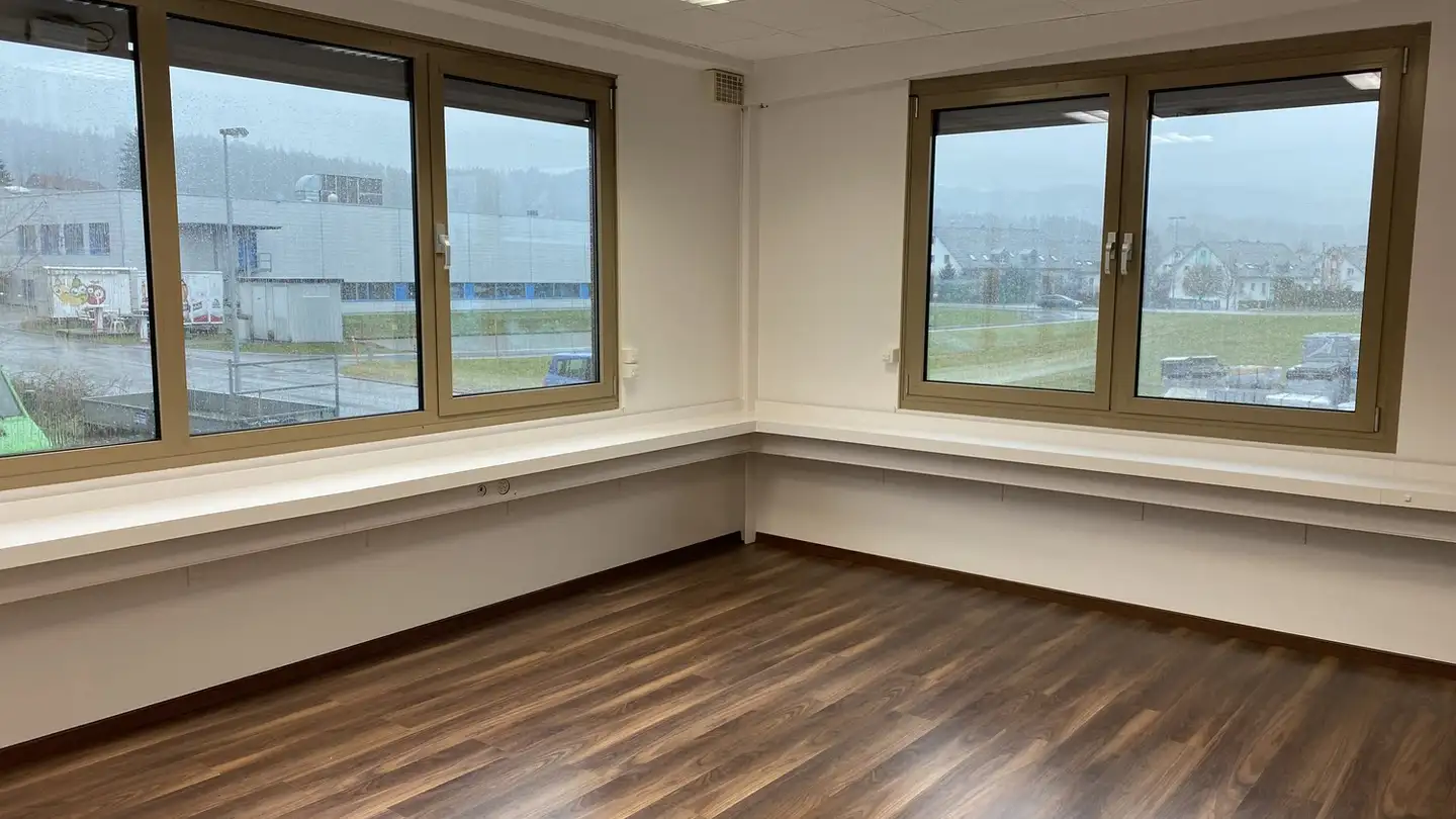 Bürofläche mieten - Industriestrasse 9, 8618 Oetwil am See - Foto 2