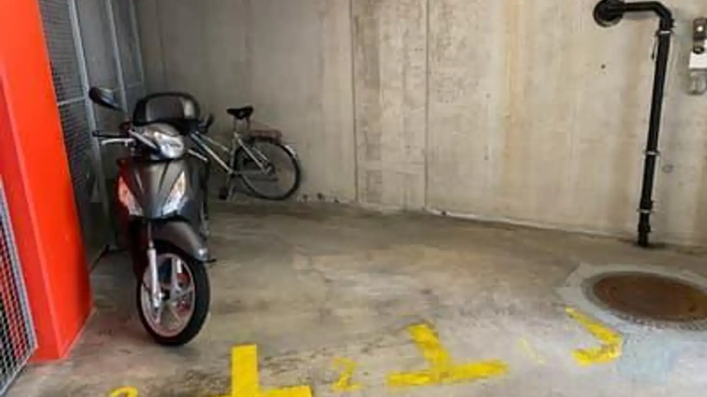 Place de parking souterraine à louer - Lachenackerstrasse 41, 8500 Frauenfeld - Photo 2