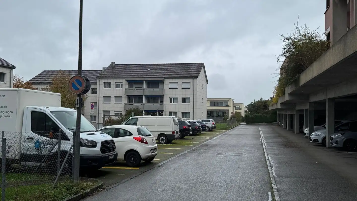 Place de parking extérieure à louer - Fluhackerweg 2, 2563 Ipsach