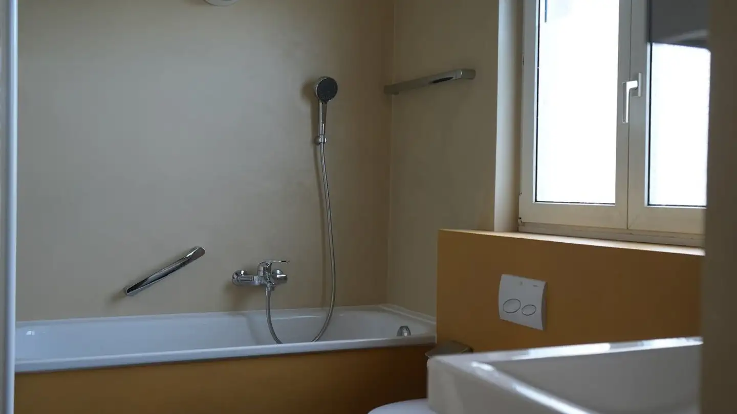 Semi-detached house for rent - Falkenstrasse 12, 4153 Reinach BL - Photo 4