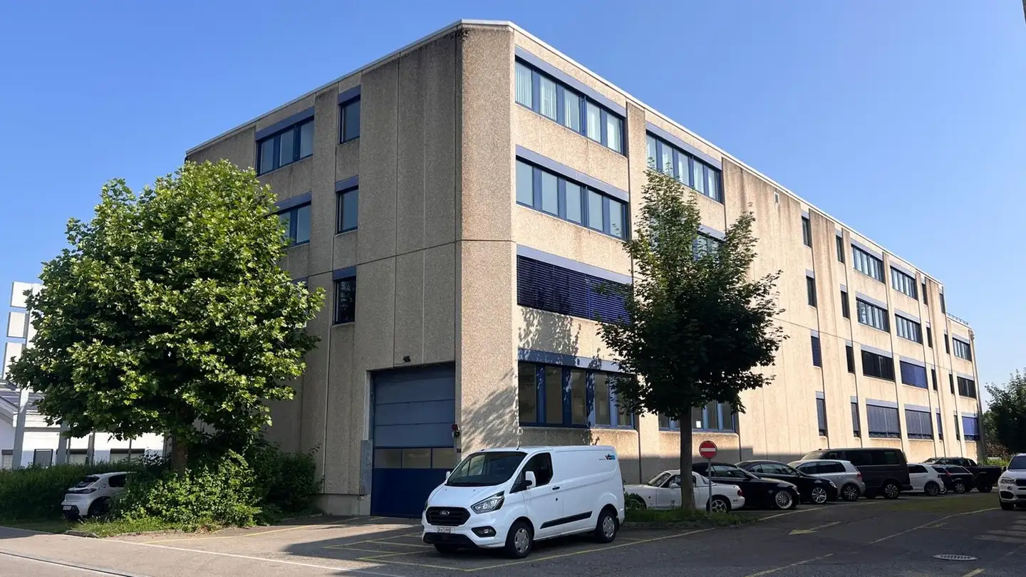 Commercial à louer - Im Schossacher 17, 8600 Dübendorf