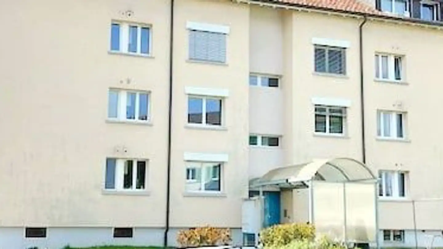 Place de parking extérieure à louer - Neugutstrasse 49, 8600 Dübendorf