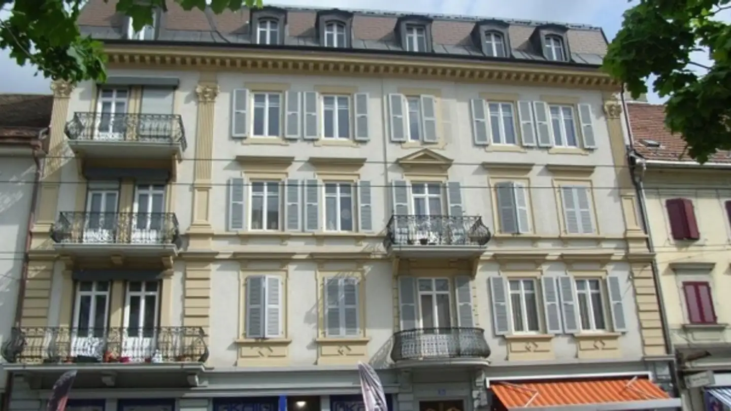 Mixed-use building for rent - Avenue Léopold-Robert 35, 2300 La Chaux-de-Fonds