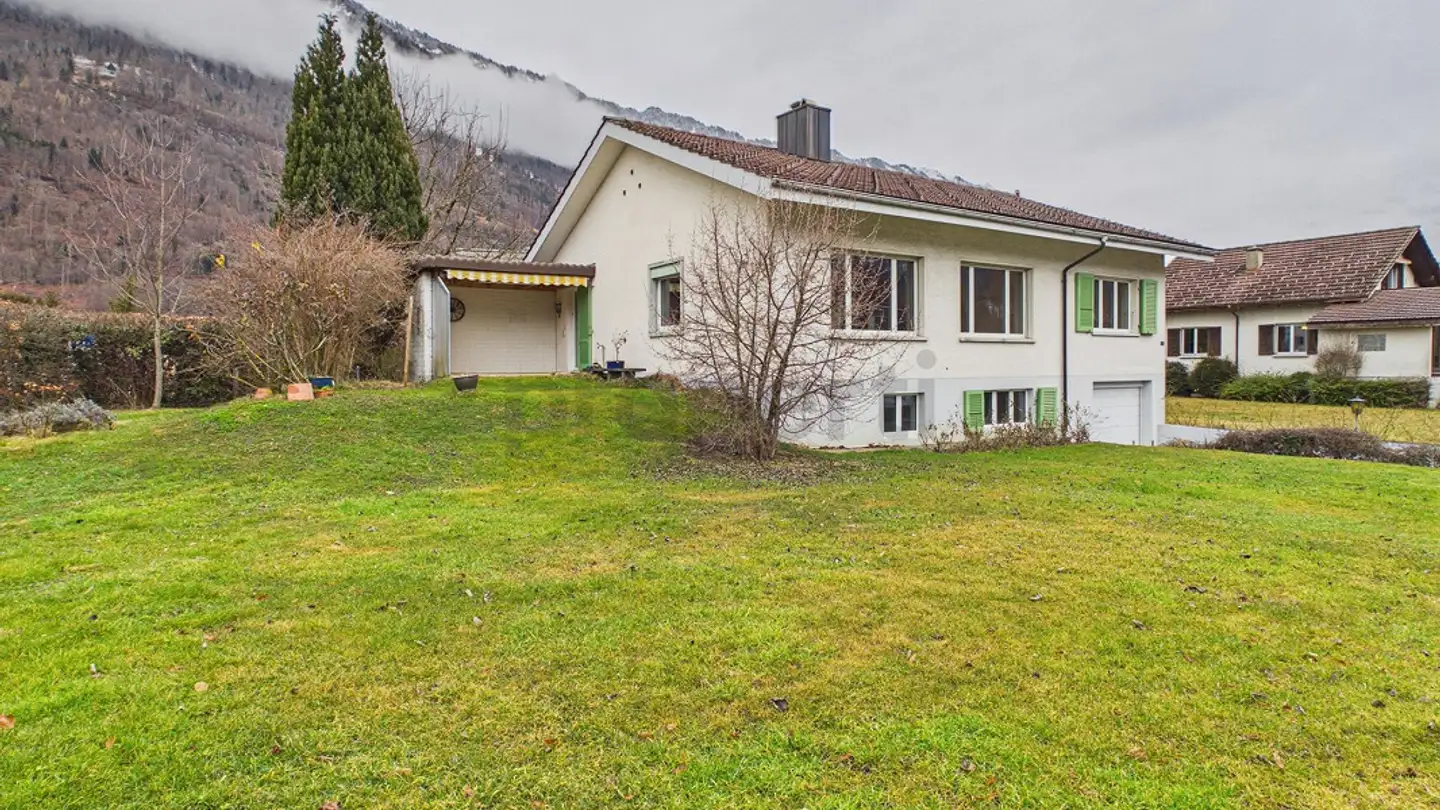 Single house for sale - 3800 Interlaken