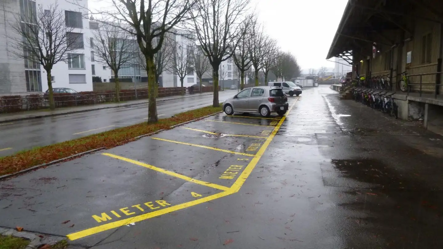 Place de parking extérieure à louer - Bahnhofstrasse, 9320 Arbon