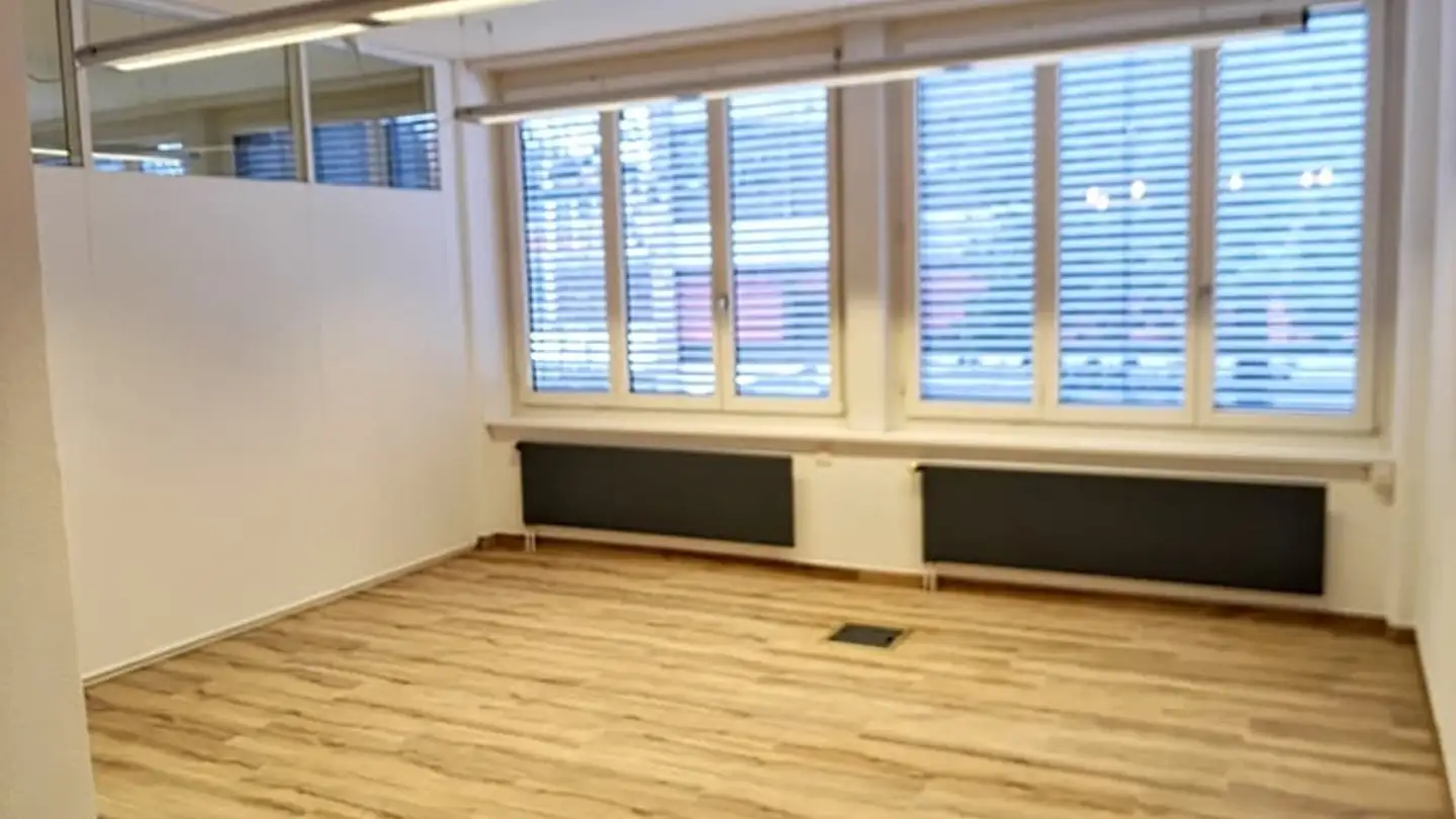 Commerciale in affitto - Industriestrasse 23, 3178 Bösingen - Photo 2