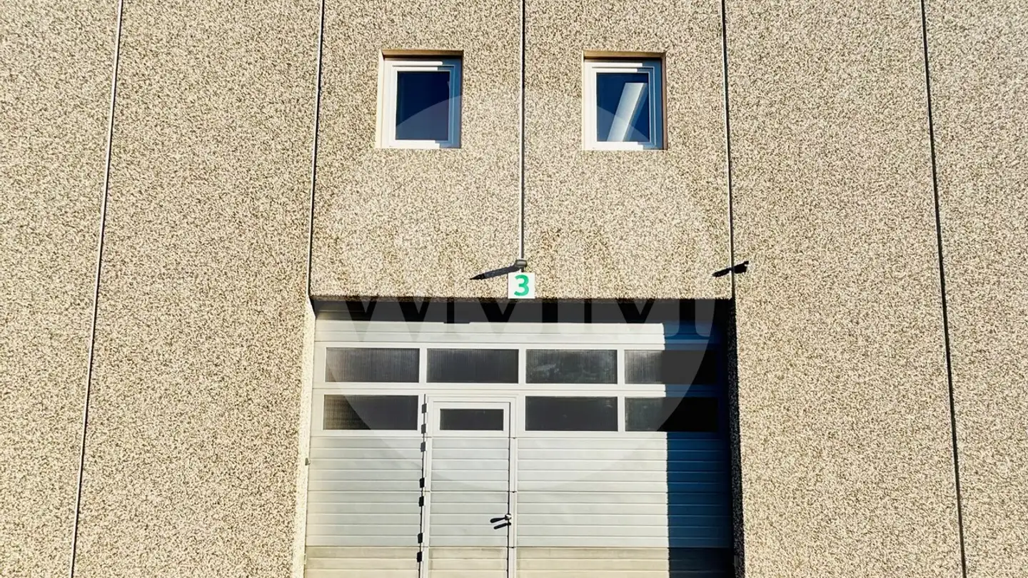 Industrial property for rent - 6616 Losone