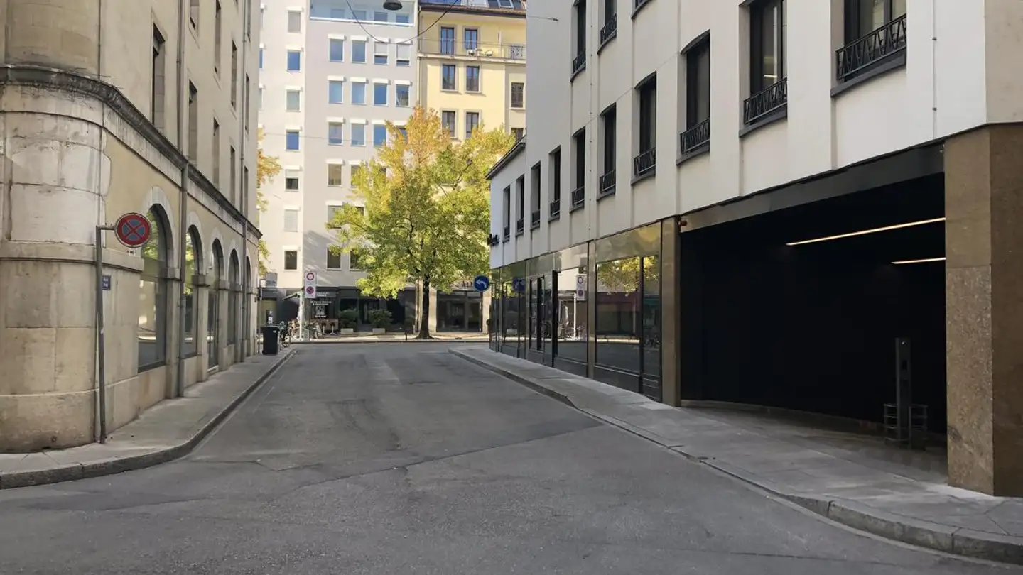 Place de parking intérieure pour moto à louer - Rue Kléberg 8, 1201 Genève - Photo 2