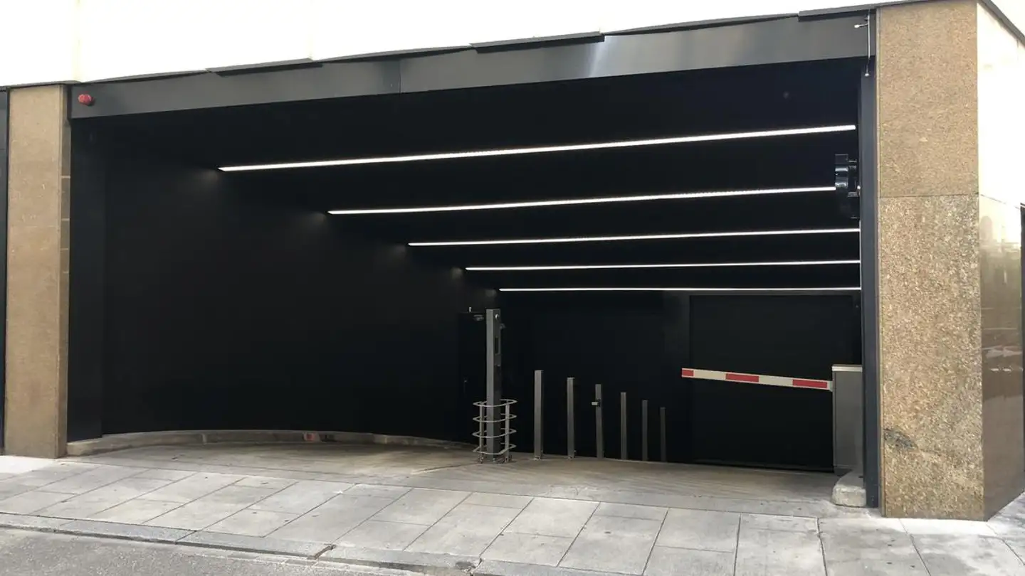 Place de parking intérieure pour moto à louer - Rue Kléberg 8, 1201 Genève - Photo 4