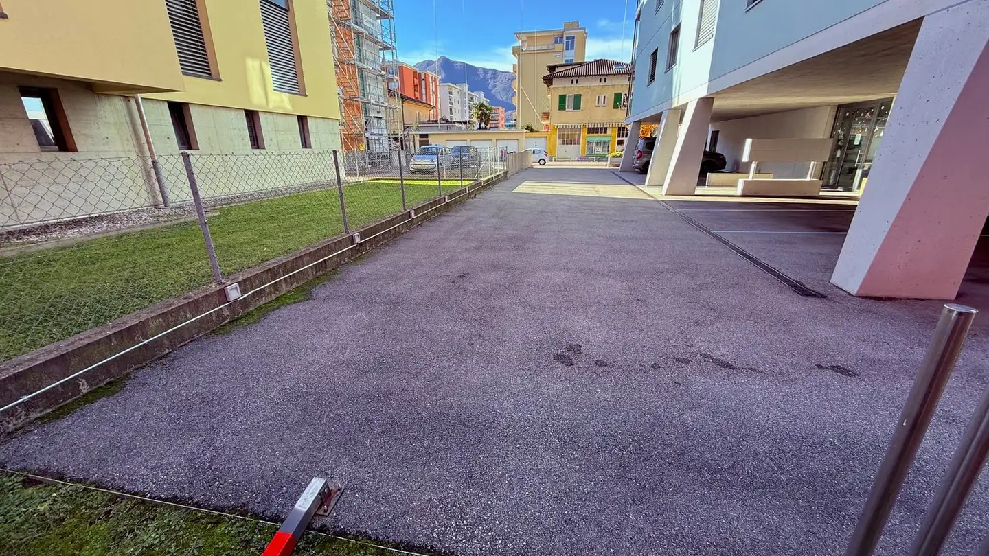 Outdoor parking space for rent - Via Vincenzo D'alberti 5a, 6600 Muralto - Photo 3