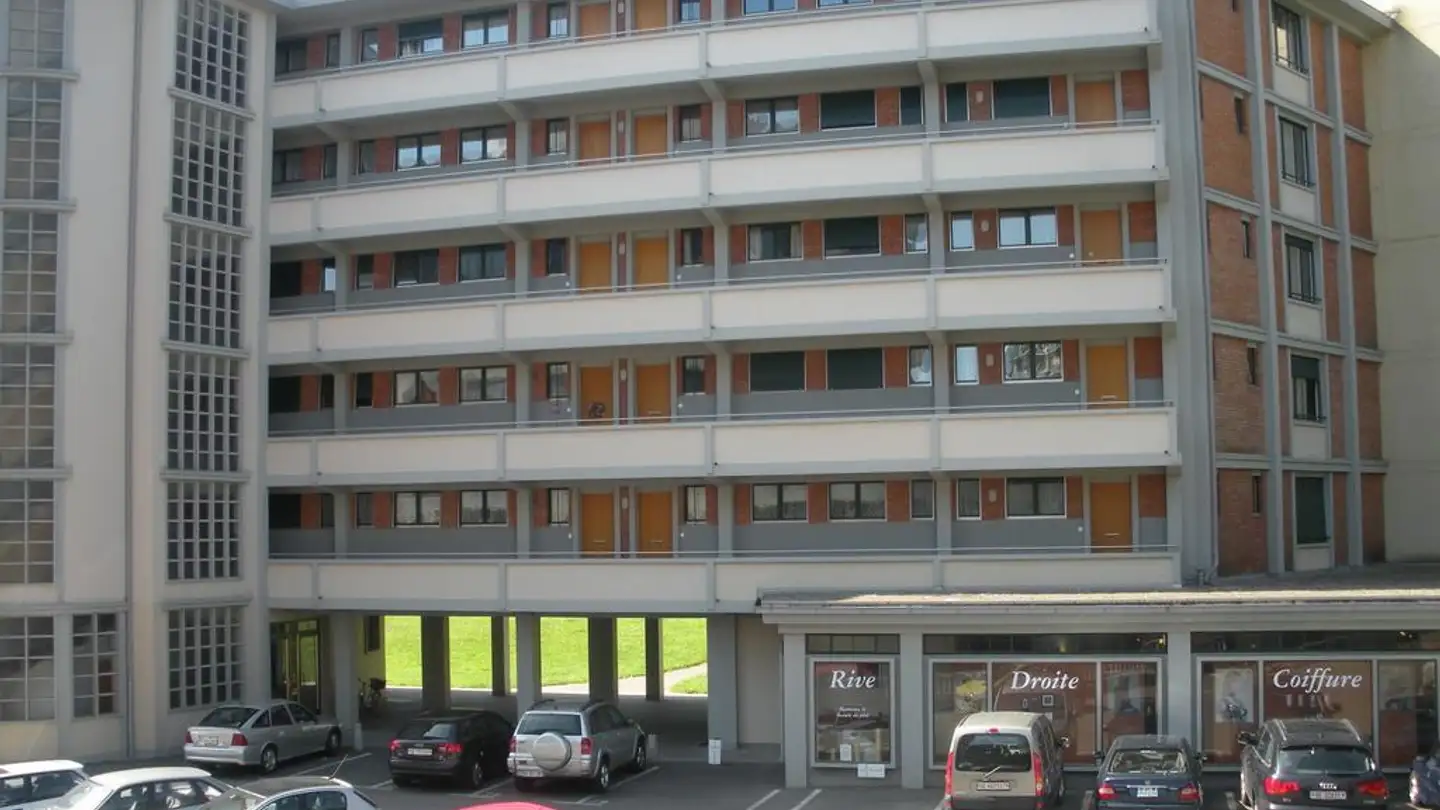 Place de parking extérieure à louer - Rue De Vermont 60, 1202 Genève