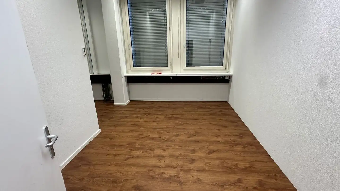 Department store for rent - Schaffhauserstrasse 138, 8302 Kloten - Photo 4