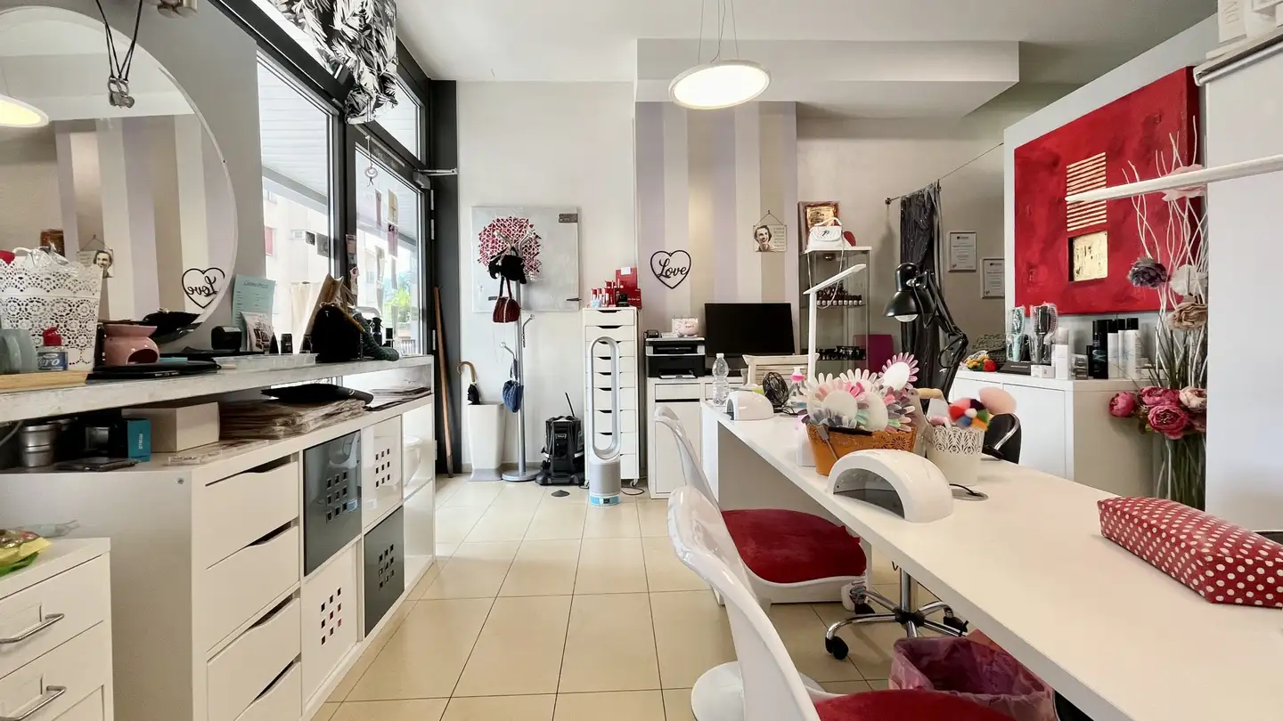 Mixed-use building for sale - 6900 Massagno