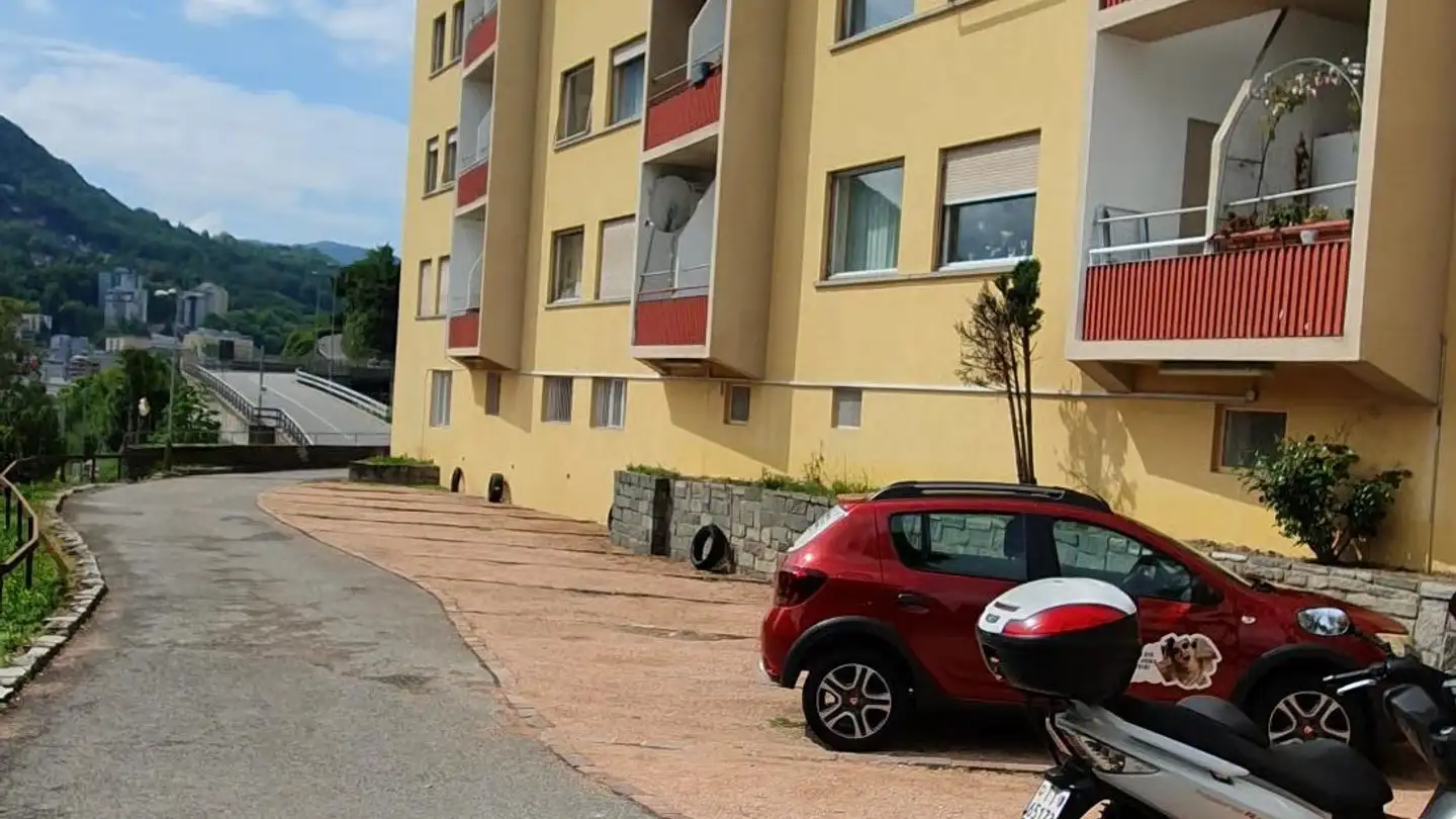 Place de parking extérieure à louer - Via Antonio Riva 14, 6900 Lugano
