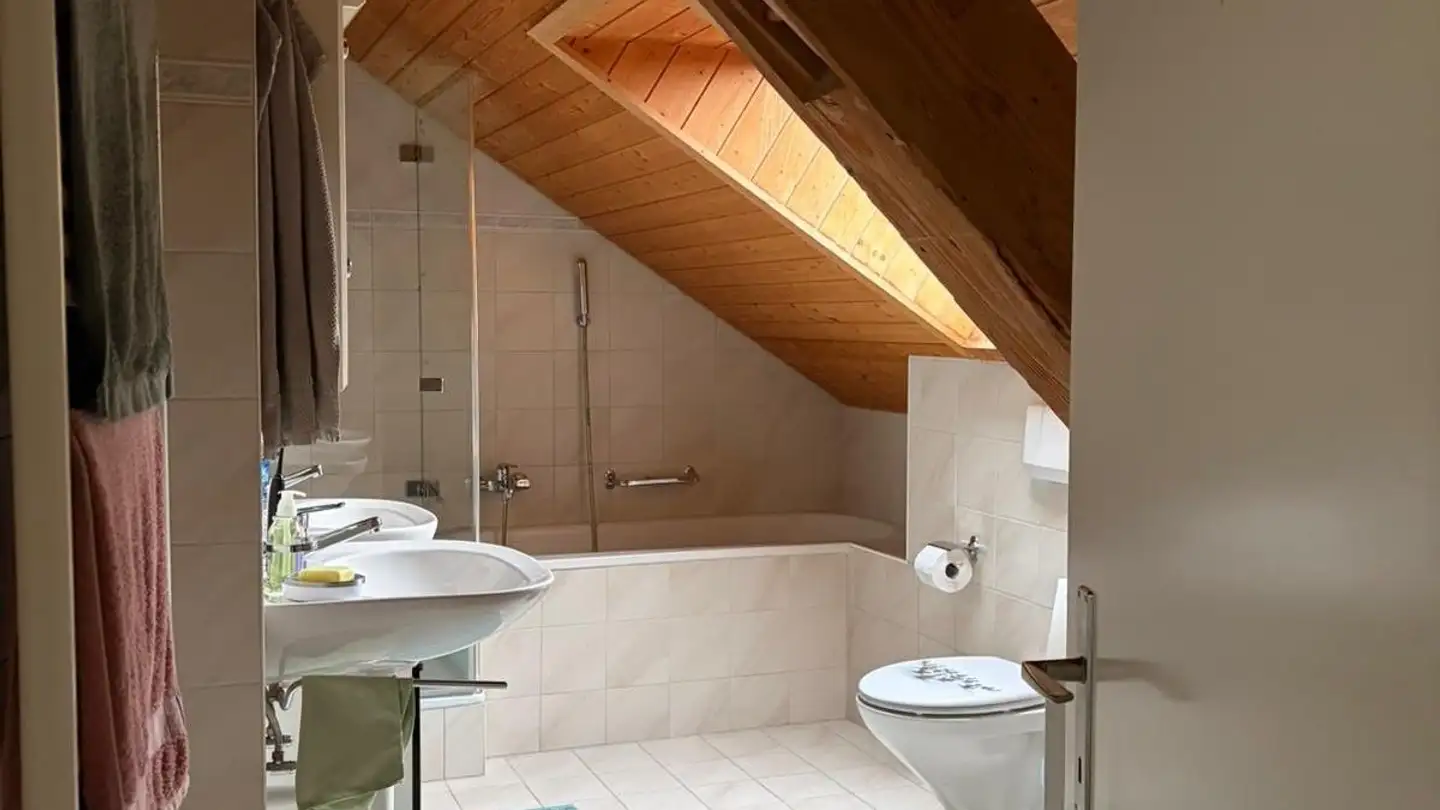 Dachgeschosswohnung mieten - Hauptstrasse 19, 3309 Kernenried - Foto 2