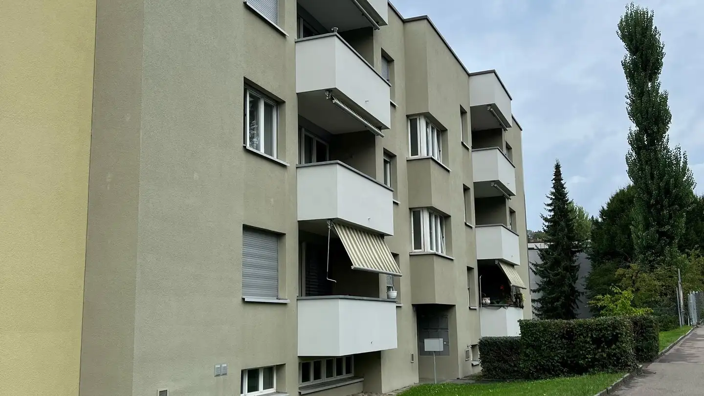 Place de parking extérieure à louer - Meierwiesenstrasse 16, 8064 Zürich