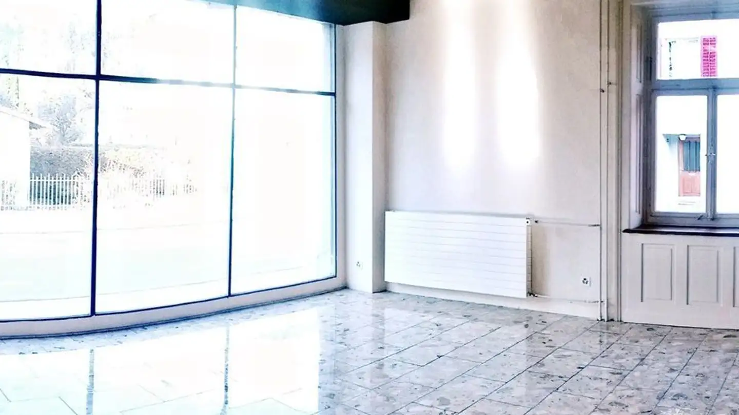 Commercial à louer - Dorfstrasse 36, 8494 Bauma