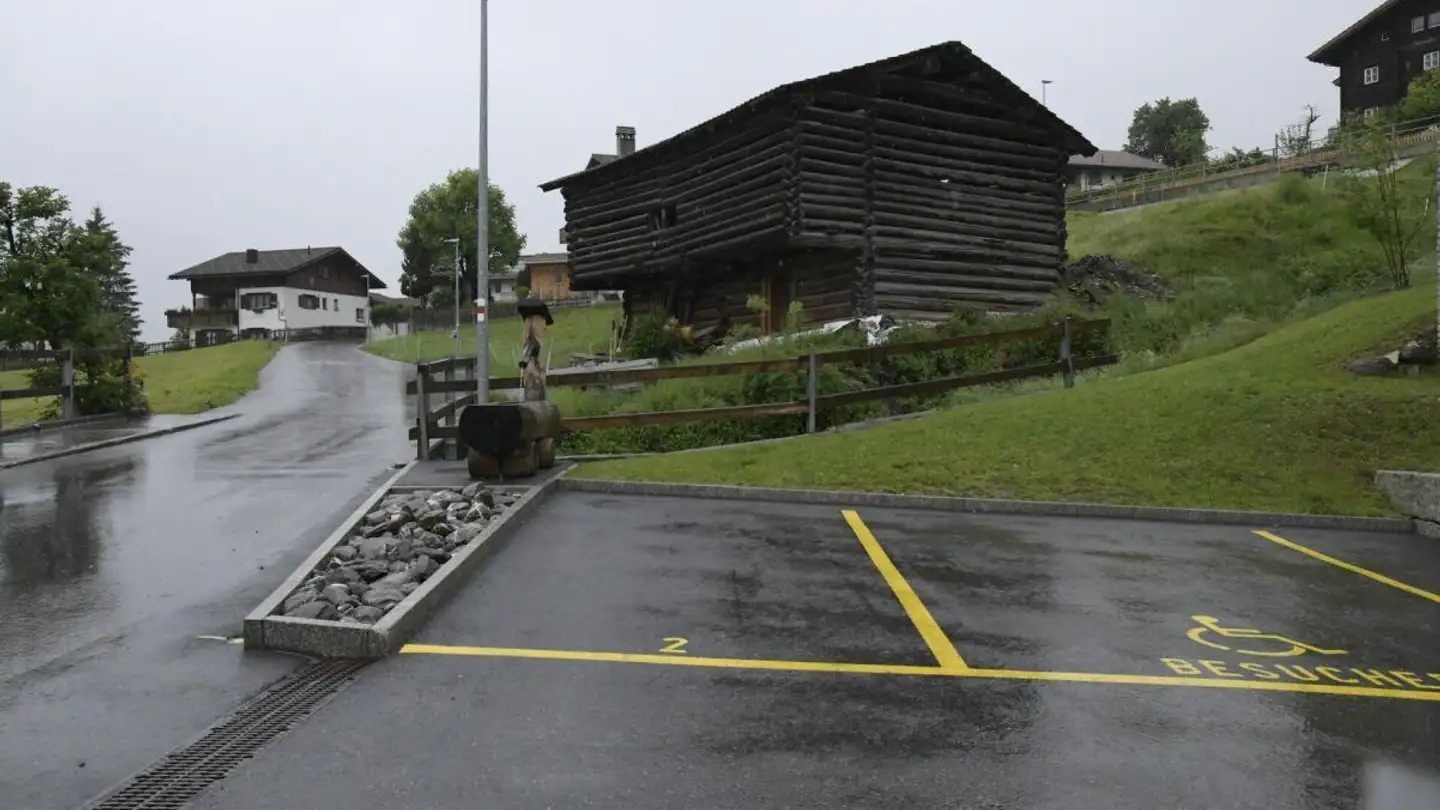 Place de parking extérieure à louer - Bahnhofstrasse 9, 7247 Saas im Prättigau - Photo 3
