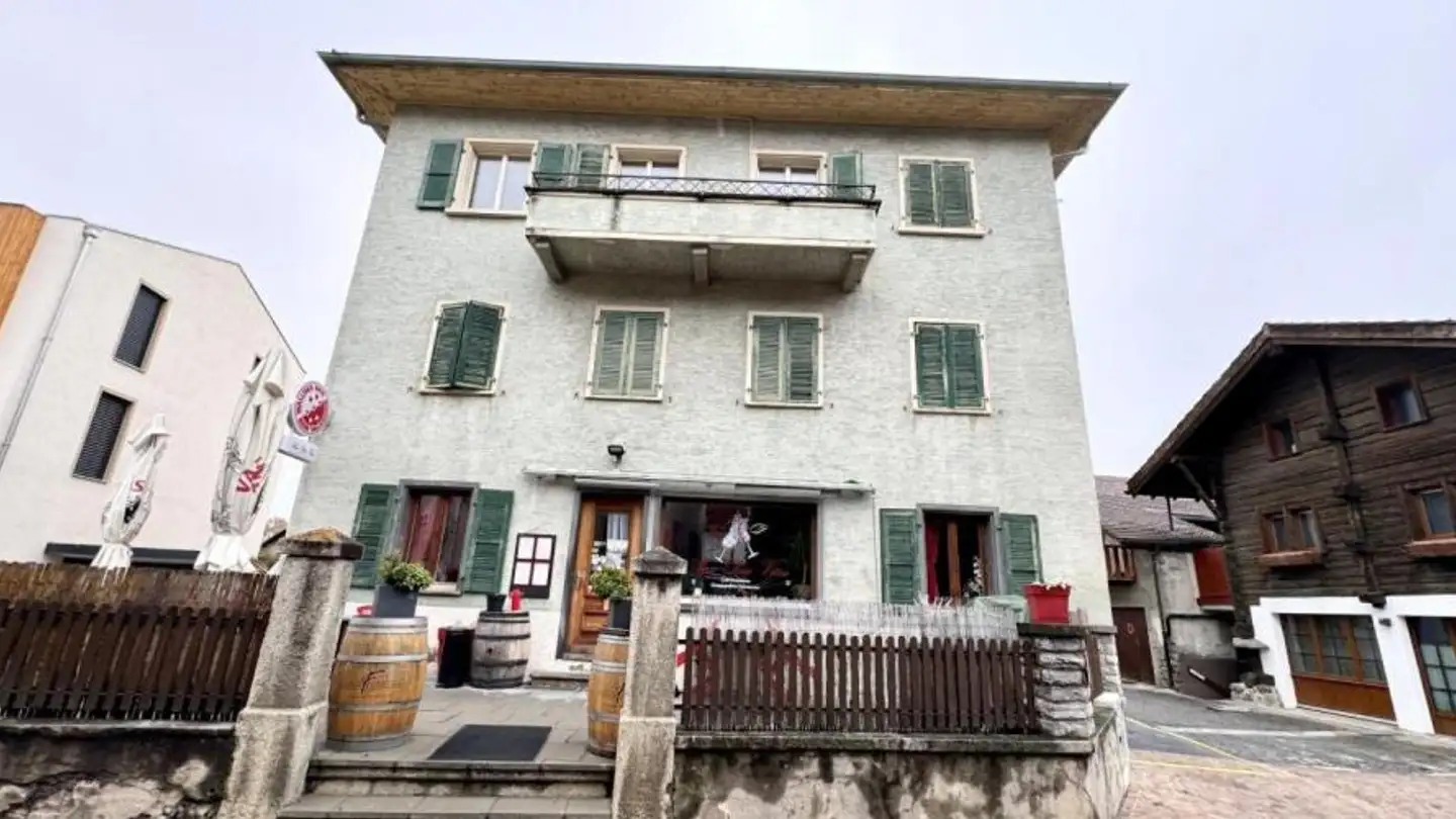 Mixed-use building for sale - 1967 Bramois