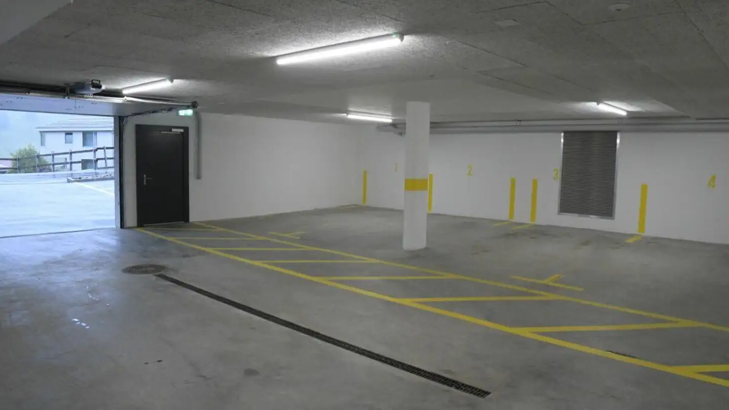 Place de parking souterraine à louer - Bahnhofstrasse 9, 7247 Saas im Prättigau - Photo 3