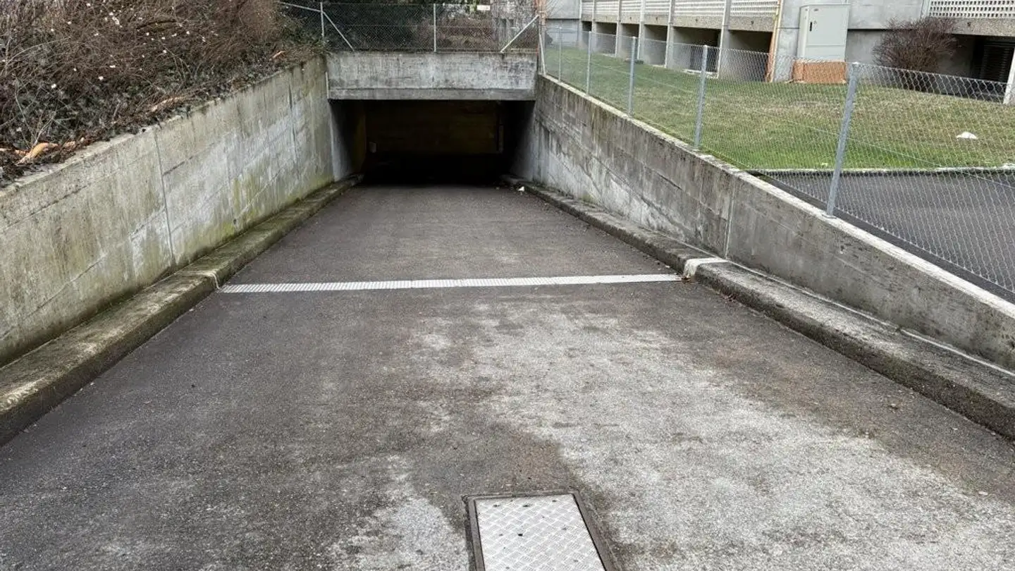 Place de parking souterraine à louer - Fabrikstrasse 29, 3176 Neuenegg - Photo 3