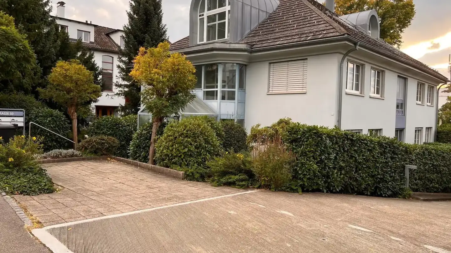 Place de parking souterraine à louer - Rotfluhstrasse 50, 8702 Zollikon