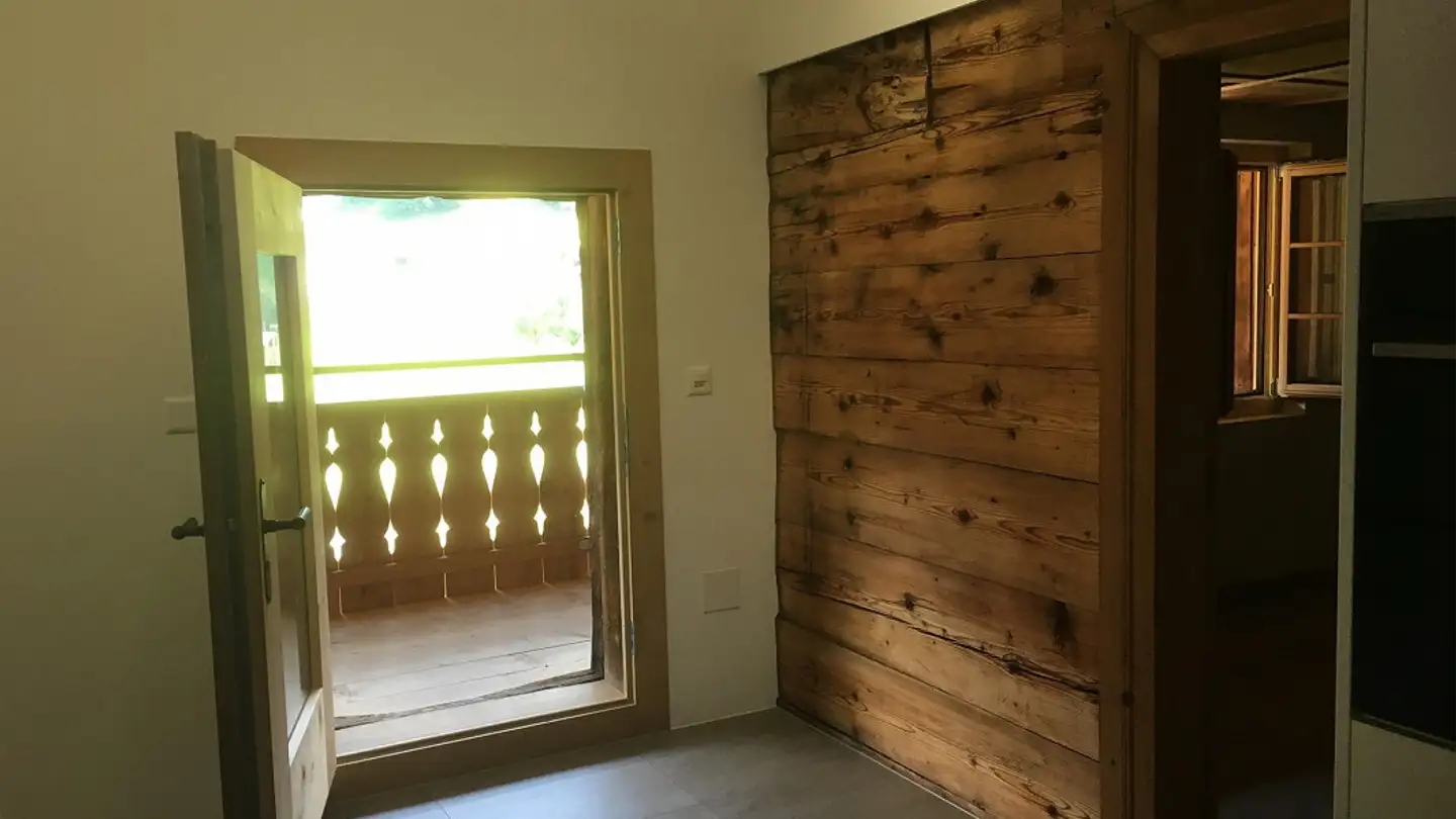 Attique à louer - Dorfstrasse 17, 7233 Jenaz