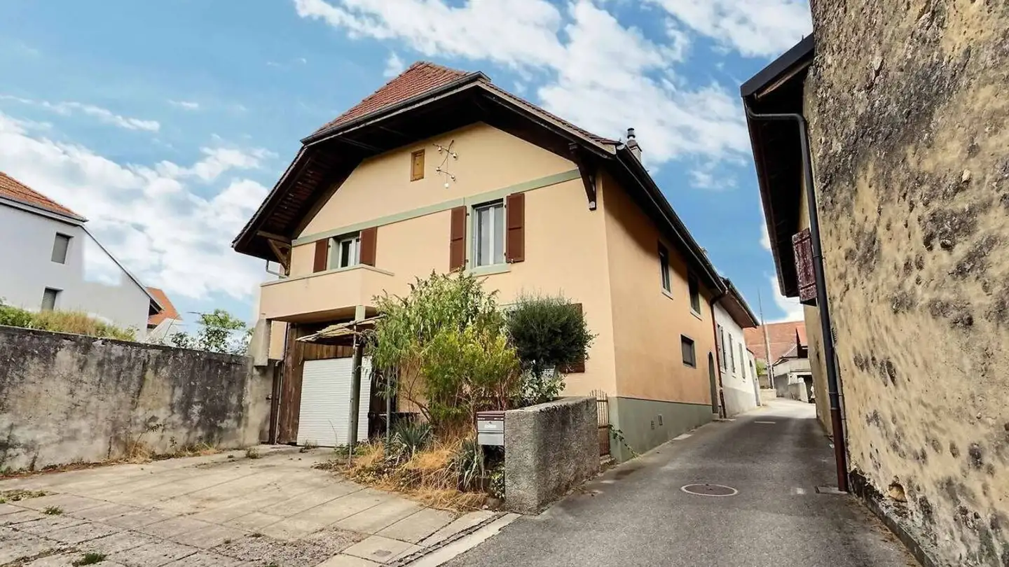 Row house for sale - 1352 Agiez