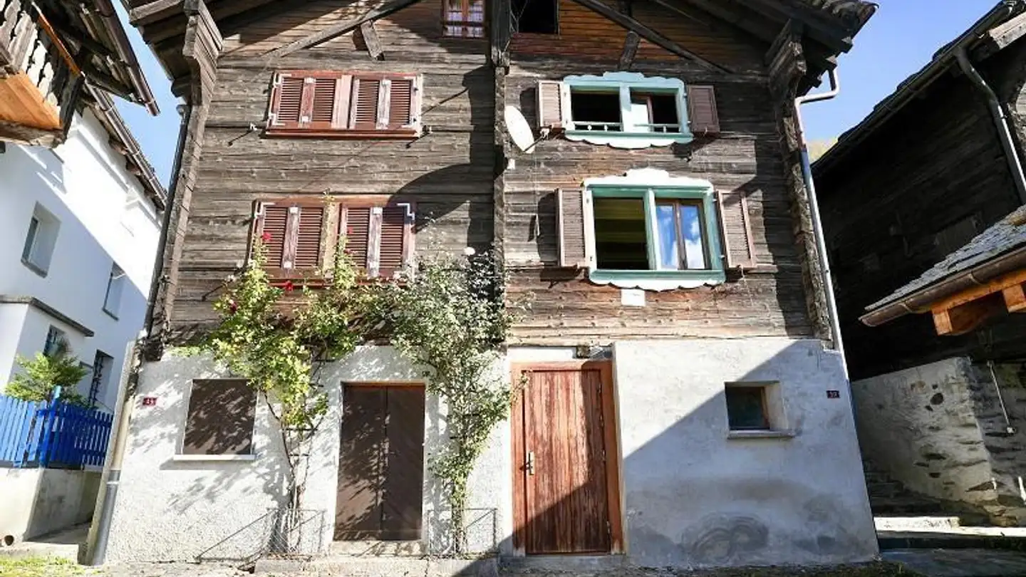 Single house for sale - 6760 Rossura