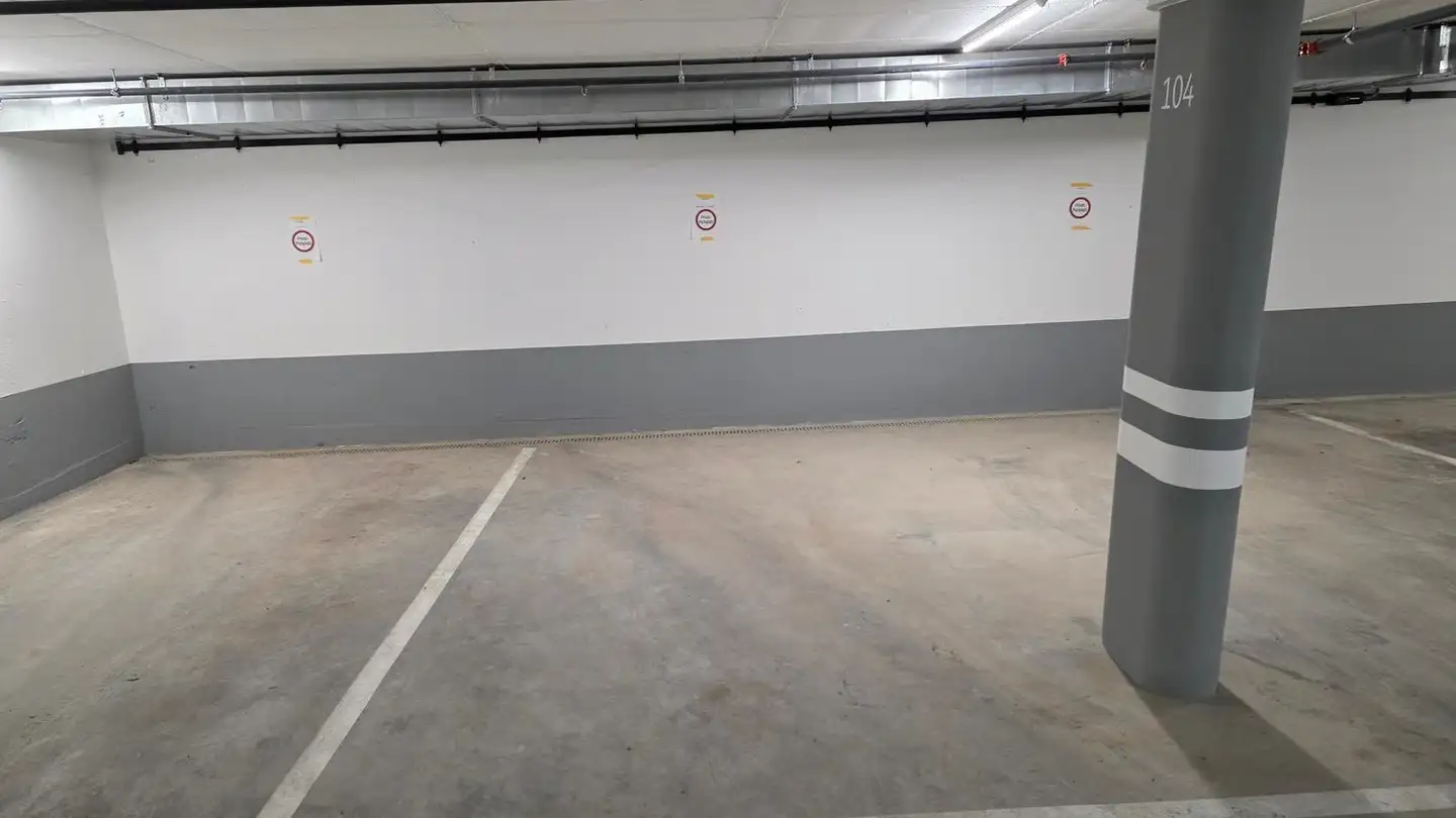 Parcheggio sotterraneo in affitto - Asylstrasse, 8750 Glarus - Foto 2