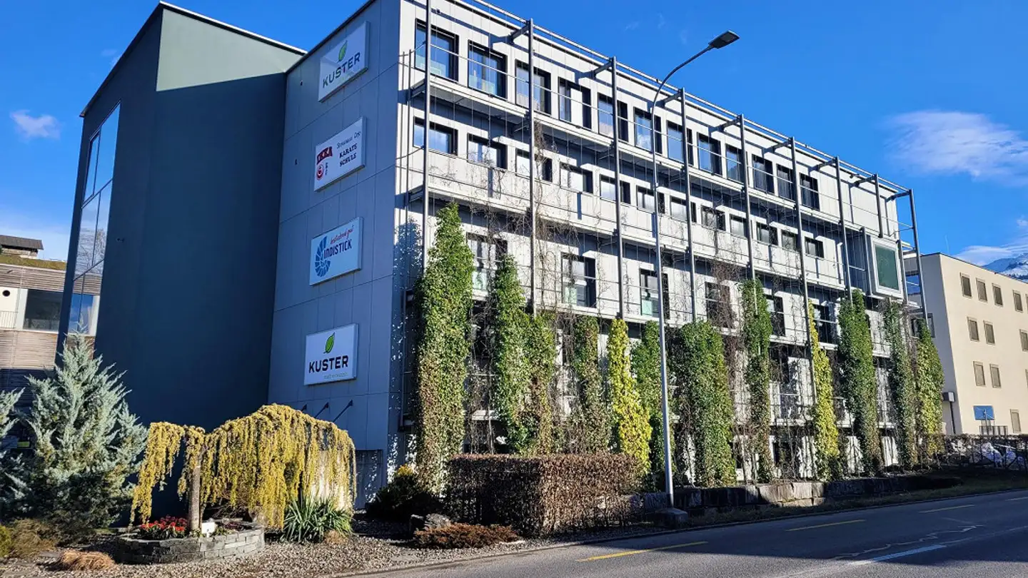 Commercial à louer - Aawasserstrasse 10, 6370 Oberdorf NW