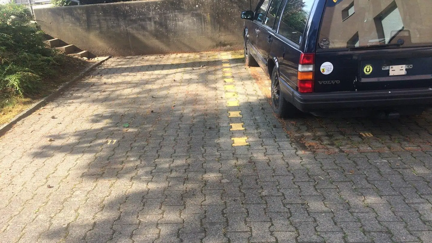 Place de parking extérieure à louer - Schönenbachstrasse 14, 4153 Reinach BL