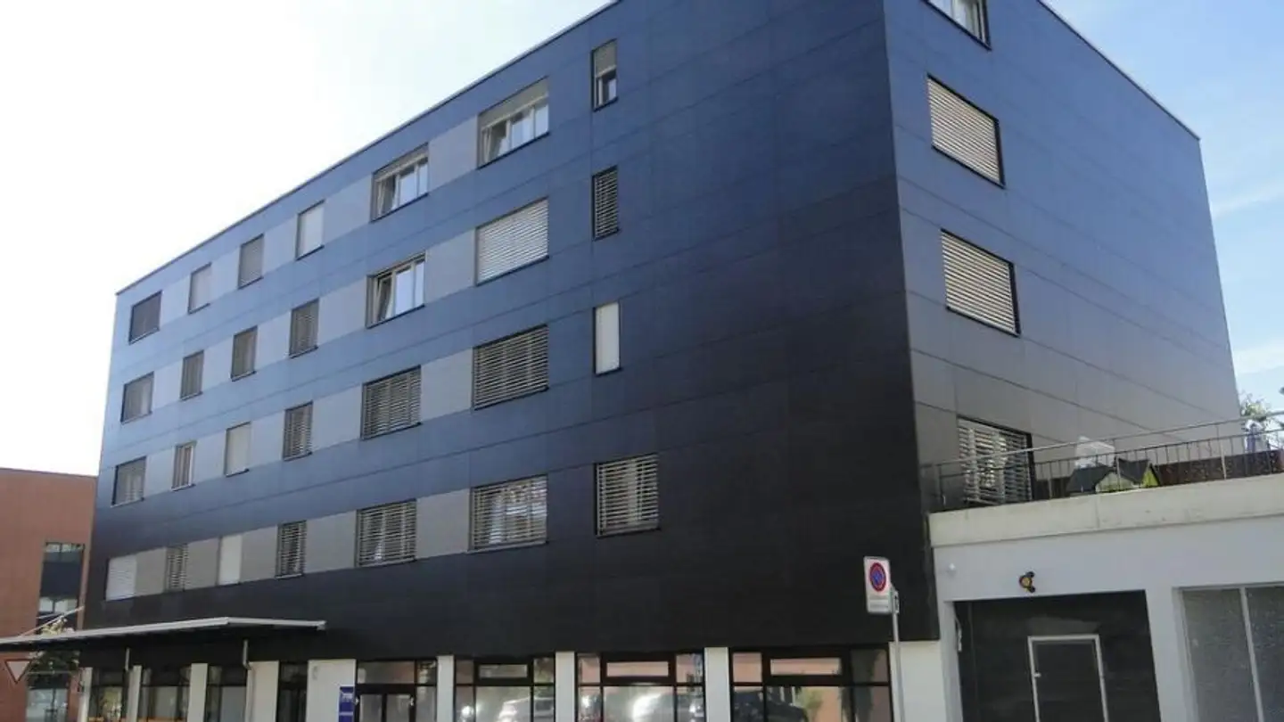 Place de parking souterraine à louer - Avenue Léopold-Robert 146, 2300 La Chaux-de-Fonds