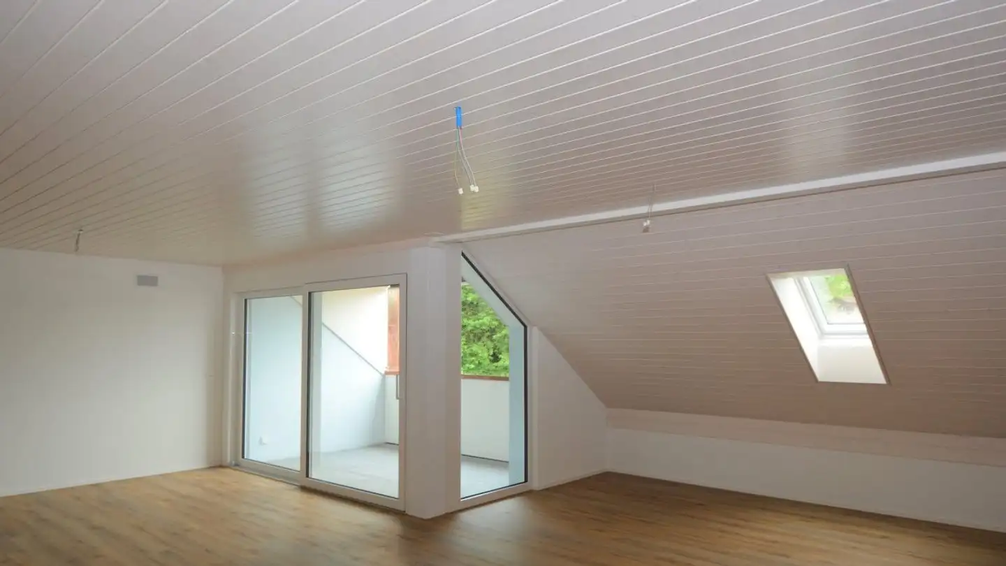 Attic flat for rent - Hengertstrasse 4, 5426 Lengnau AG - Photo 2