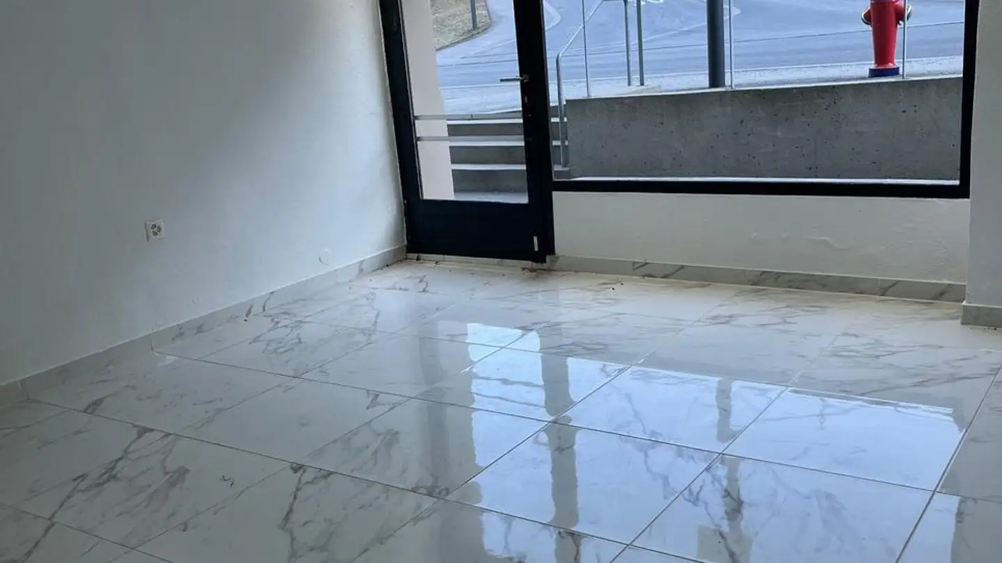 Commercial à louer - Dorfplatz 2, 3902 Glis