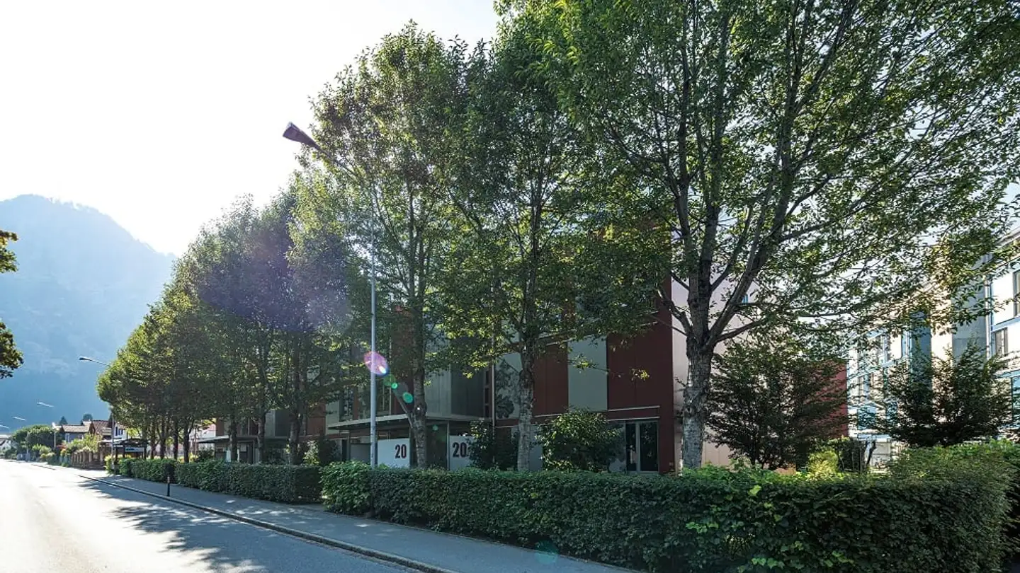 Überdachter Motorradparkplatz mieten - Gadenzweg, 7206 Igis