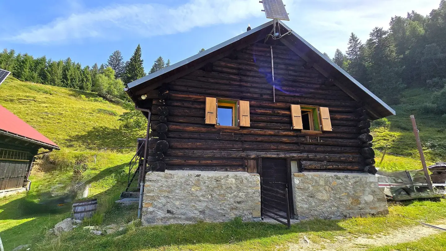 House for sale - 6780 Airolo