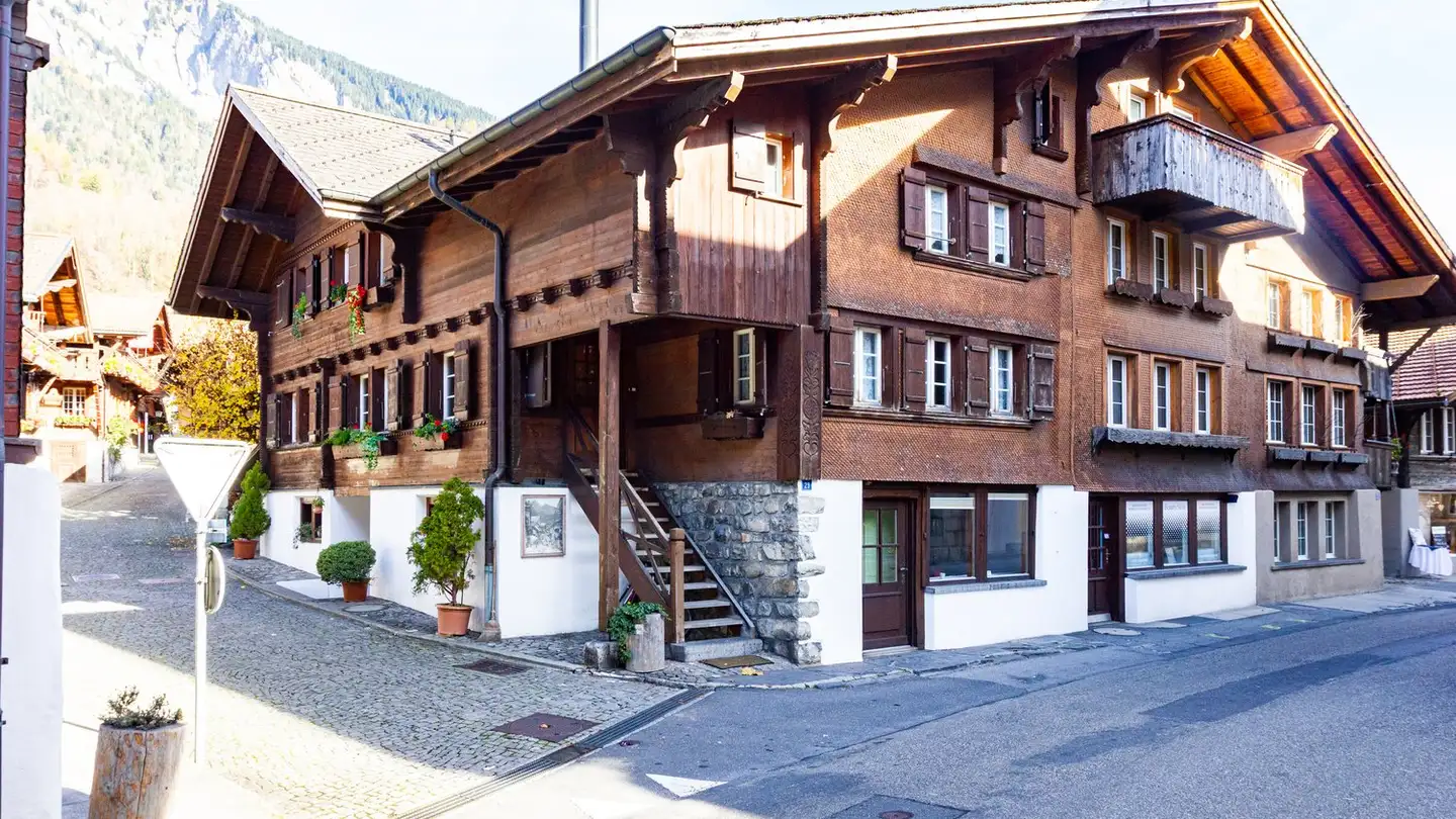 Residential building for sale - 3855 Brienz BE