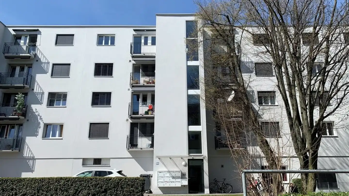 Place de parking extérieure à louer - Schaffhauserstrasse 500, 8052 Zürich