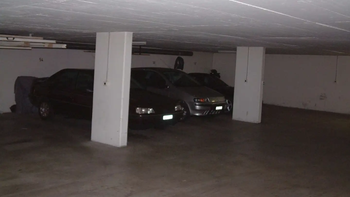 Underground parking space for rent - Mürtschenstrasse, 8863 Buttikon SZ