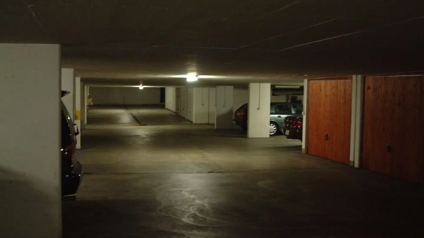 Underground parking space for rent - Mürtschenstrasse, 8863 Buttikon SZ - Photo 3