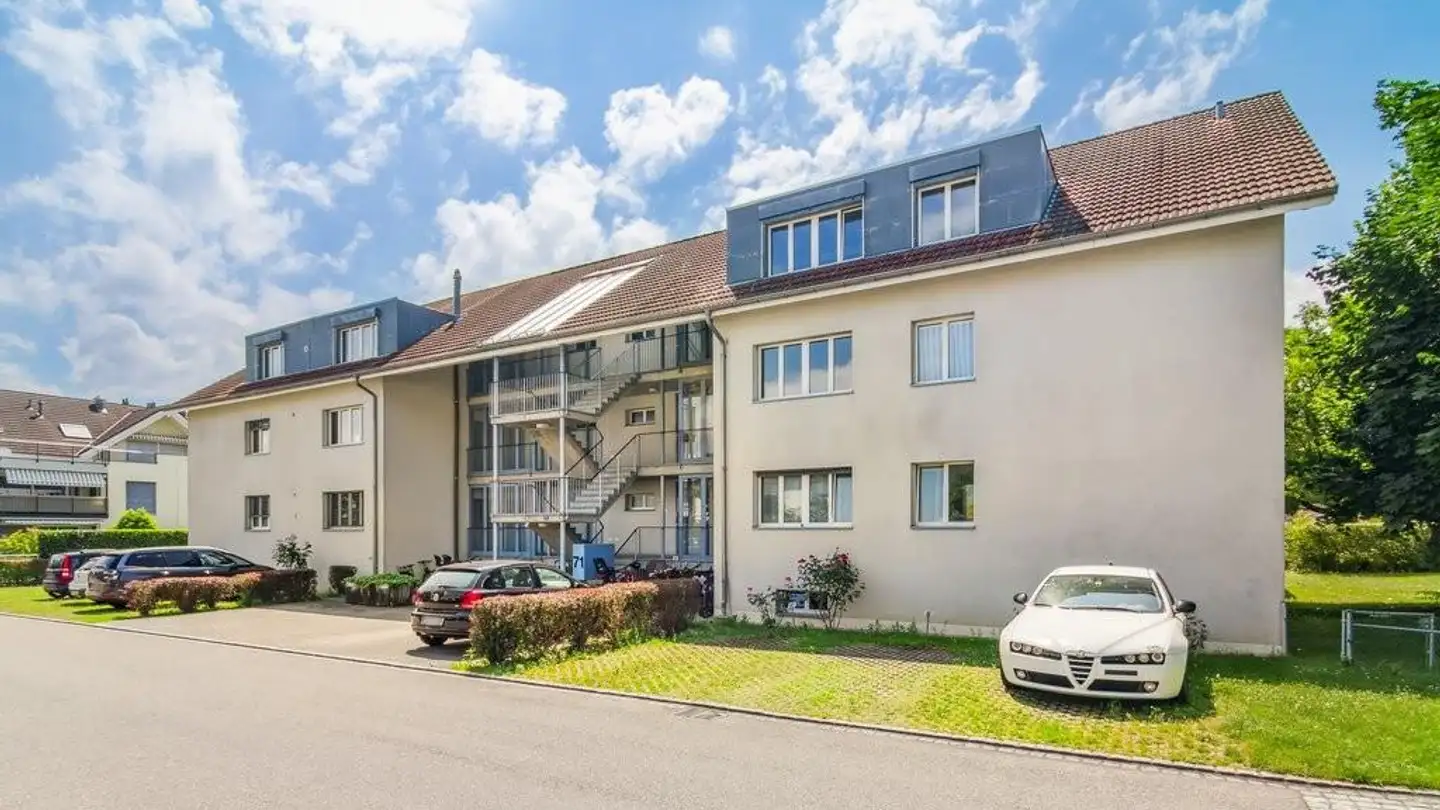 Place de parking extérieure à louer - Mausackerweg 71, 4153 Reinach BL
