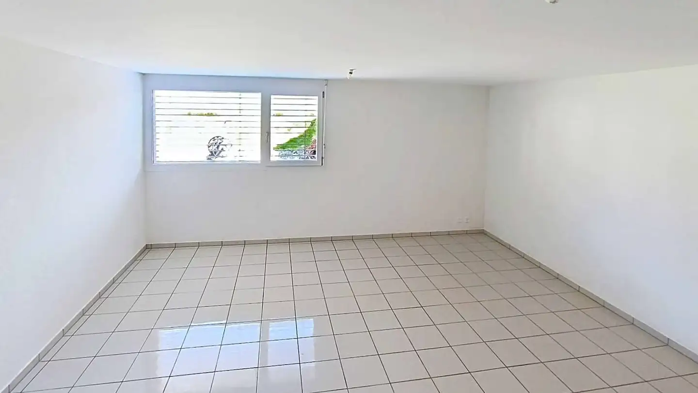 Storage space for sale - 1728 Rossens FR