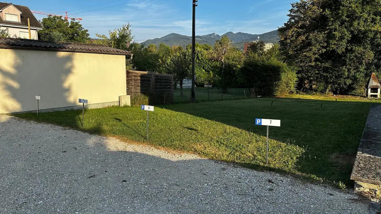 Place de parking extérieure à louer - Mittelgäustrasse, 4616 Kappel SO