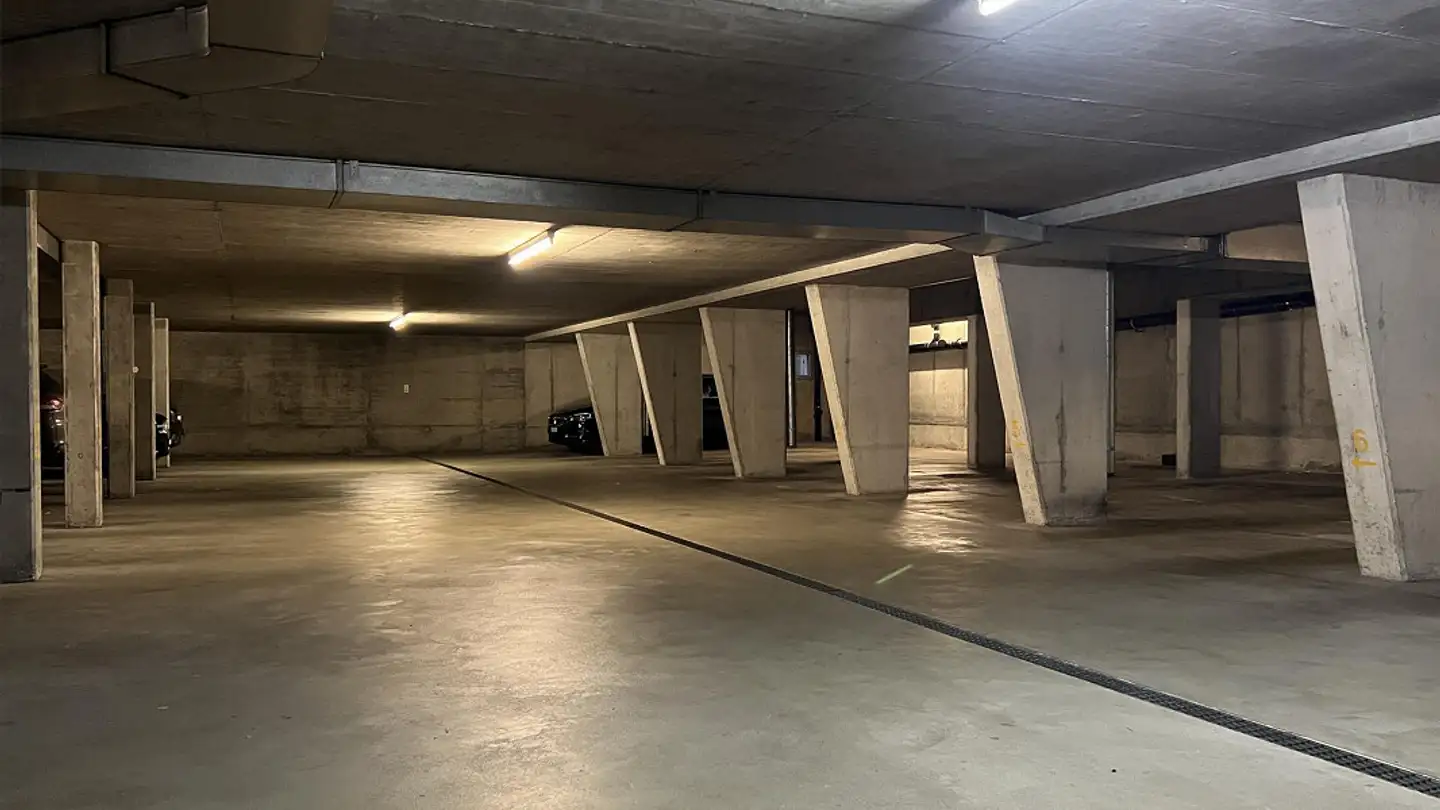 Place de parking souterraine à louer - Chemin Des Labours / Ackerweg 8, 2502 Biel/Bienne