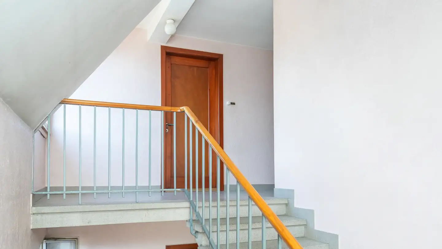 Attic flat for rent - Blumensteinstrasse 2, 3665 Wattenwil - Photo 2