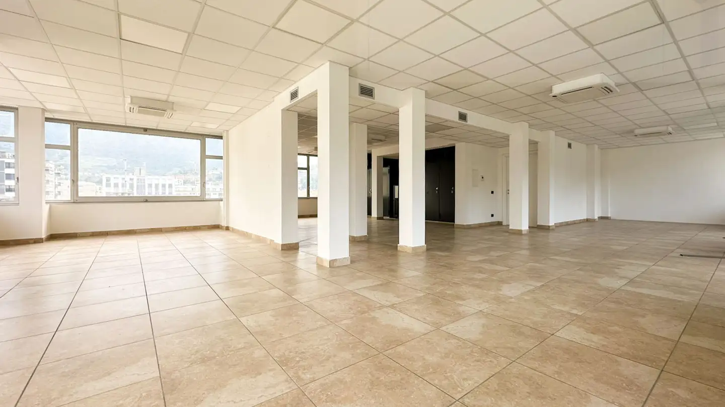 Spazio ufficio in affitto - Via Giuseppe Motta 10, 6830 Chiasso - Foto 2