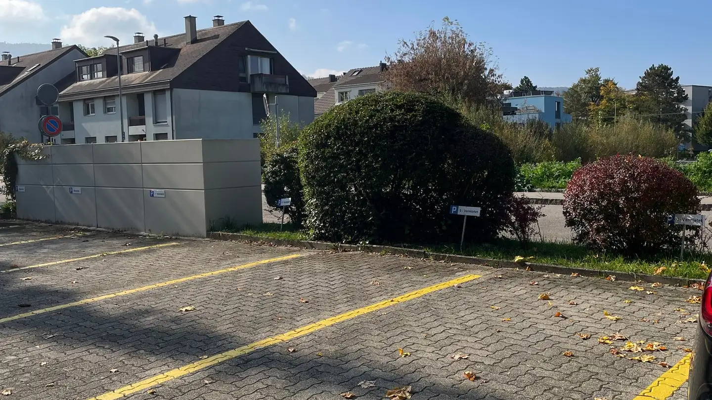 Place de parking extérieure à louer - Oberwilerstrasse 34, 4107 Ettingen